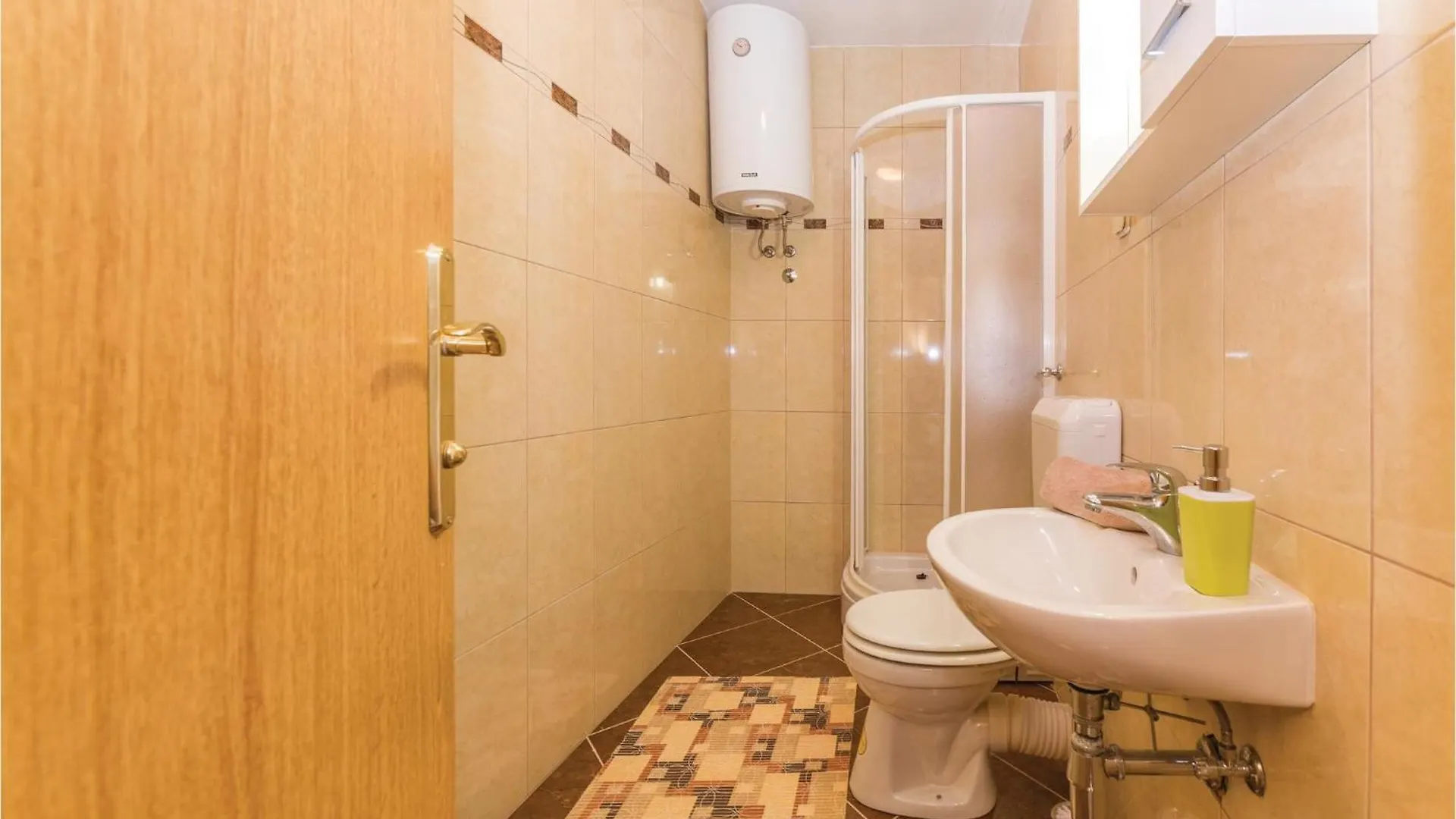 2 Bedroom Beautiful Apartment In Влашичи