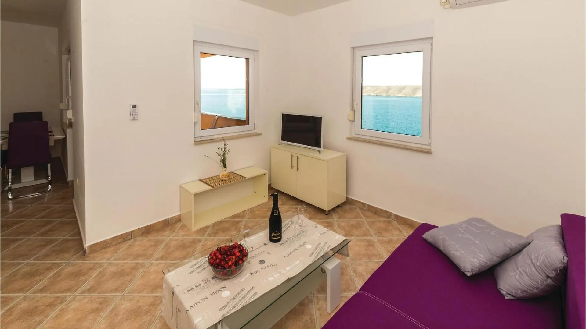 2 Bedroom Beautiful Apartment In Влашичи
