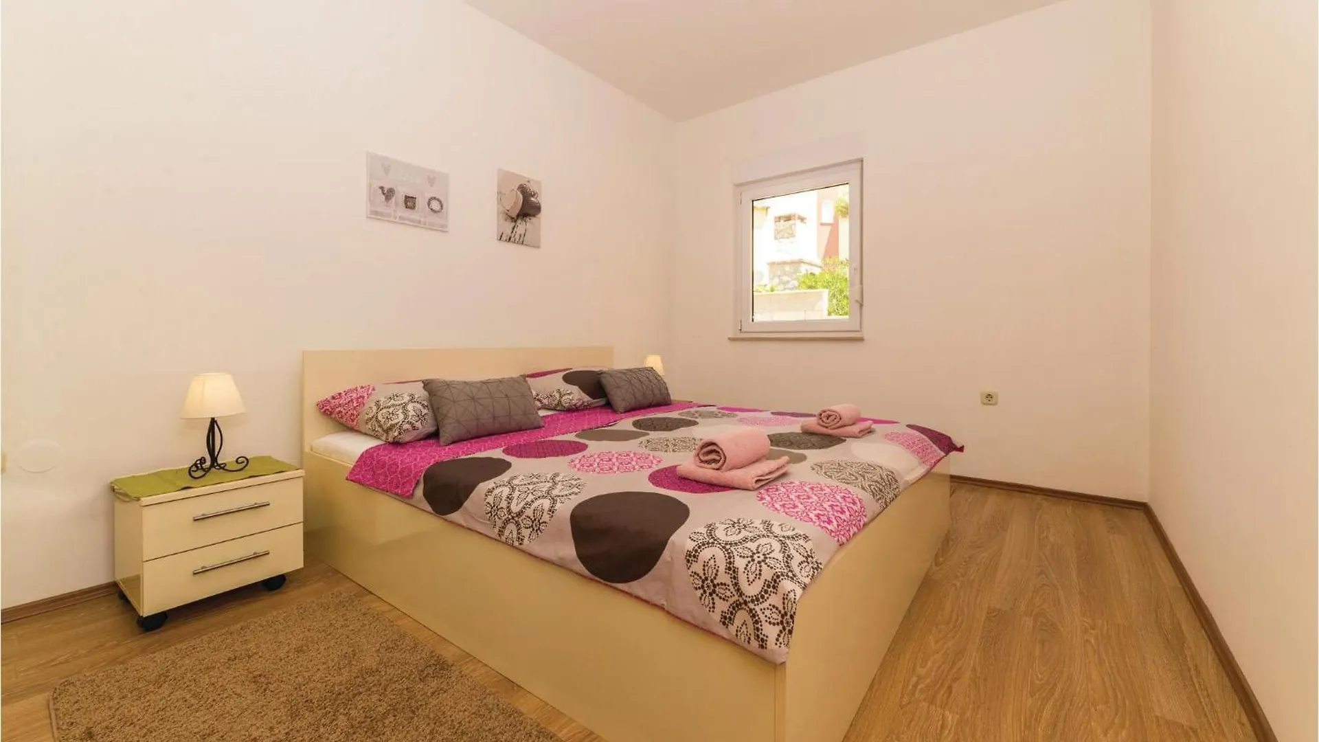 2 Bedroom Beautiful Apartment In Влашичи 0*,